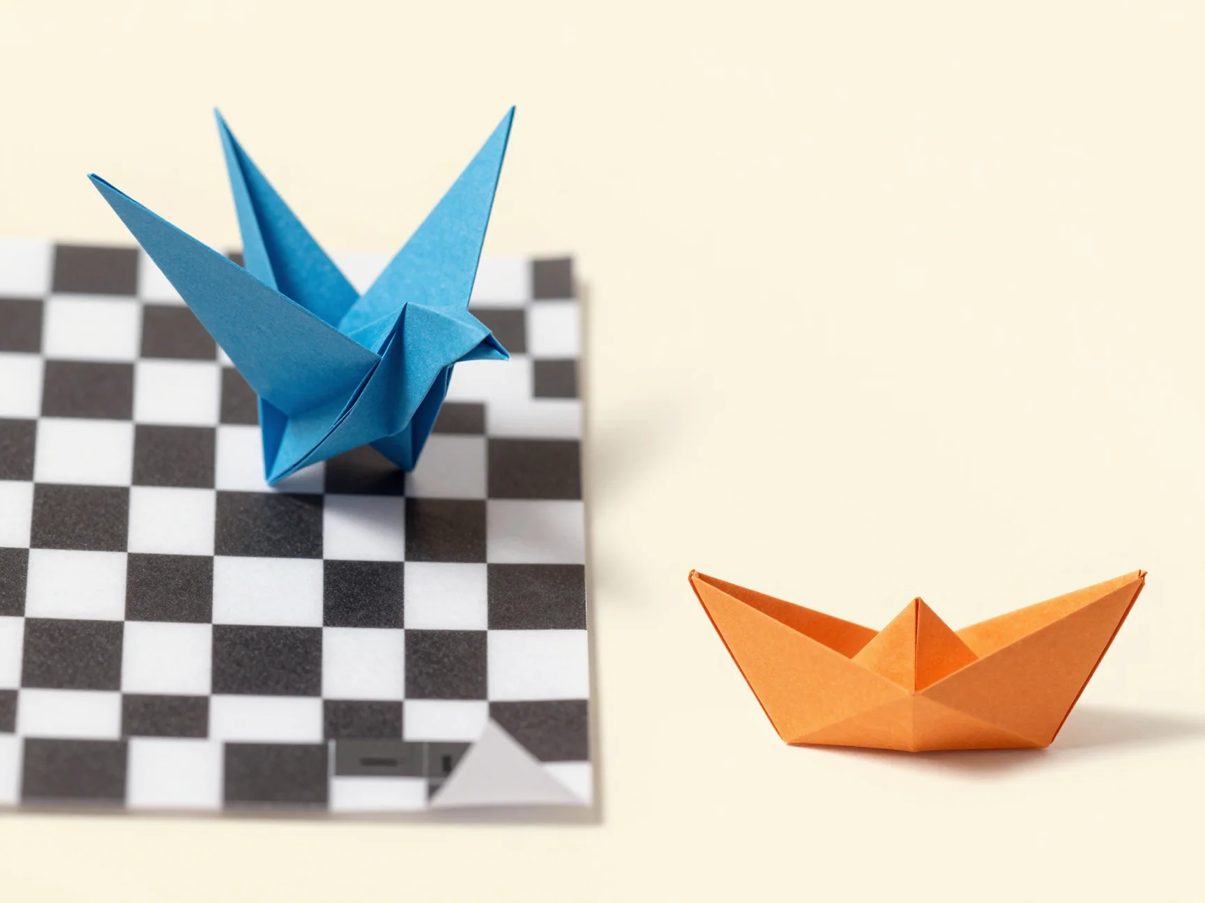Two PNG export concepts showing transparency and a solid background.